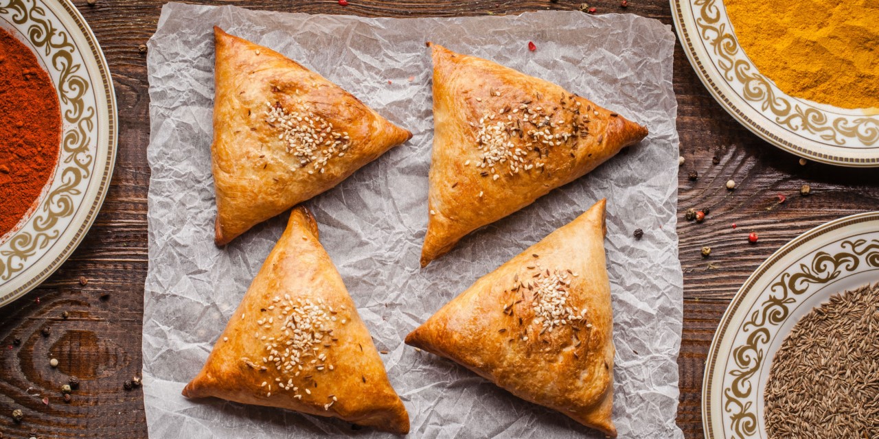 Слоёная самса с мясом — как приготовить дома по-узбекски: хрустящая корочка, сочная начинка, без особых усилий