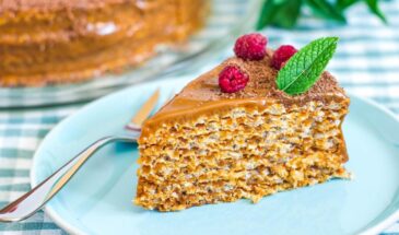 Вафельный торт с варёной сгущёнкой за 15 минут — как приготовить, не выпекая
