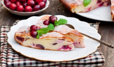 Запеканка, которую сметают со стола за минуты: как приготовить нежный творожный десерт с клюквой без лишних хлопот