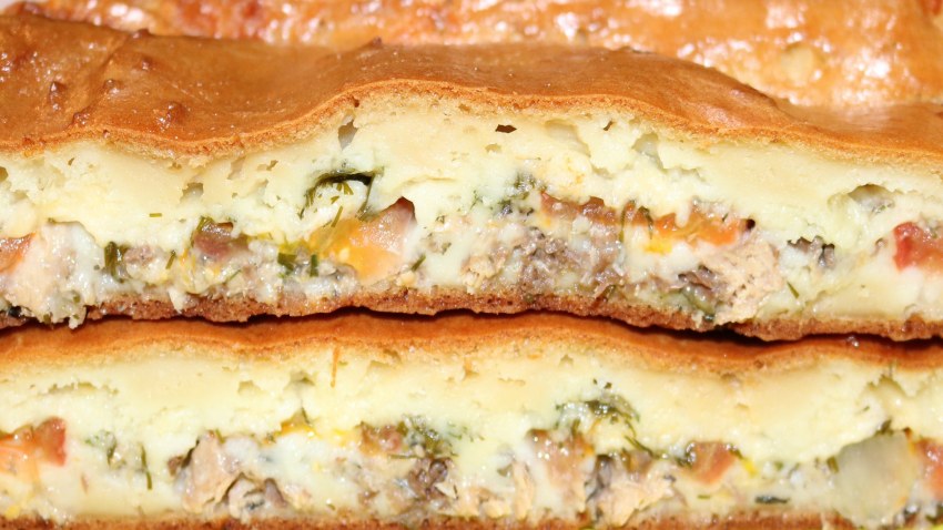 Пирог, от которого «загорятся» глаза: с дарами северного моря и соусом из мидий за 40 минут!