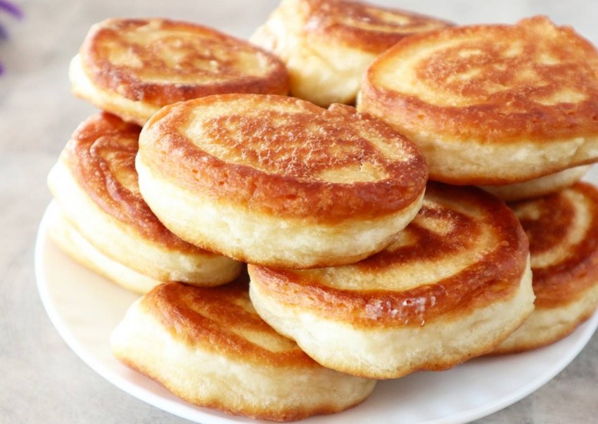 Оладьи на кефире как пух: секрет пышности без дрожжей — простой рецепт, который получается с первого раза и тает во рту