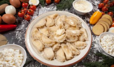 Сметана в тесте изменит всё: вареники станут нежнее пуха, а лепить их — одно удовольствие.