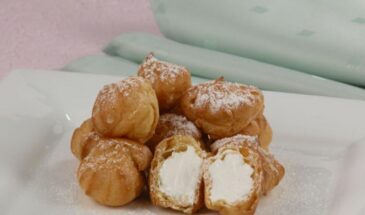 Профитроли со сливками исчезнут за 10 минут: десерт, который нельзя готовить заранее, — тесто размокнет за час