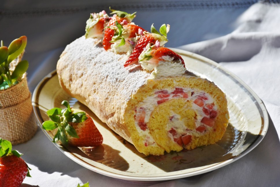 Рулет, который тает во рту как облако: меренга вместо теста — готовится проще, чем кажется