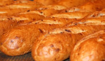 Сдобные булочки и батоны можно испечь дома и это очень просто