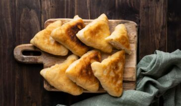 Пирожки «как у бабушки»: секрет сочной начинки, который скрывают пекари — и тесто без дрожжей за 20 минут