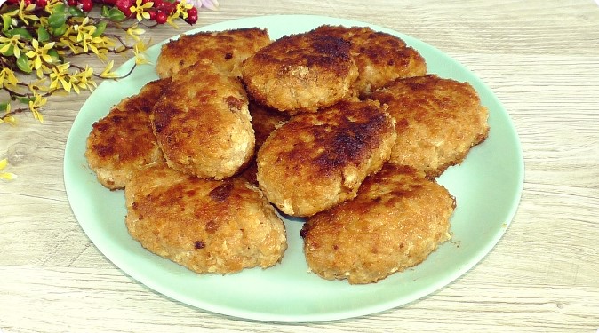 Котлеты с зелёным яблоком: почему они сочнее на 70% и как не испортить вкус «кислотой»