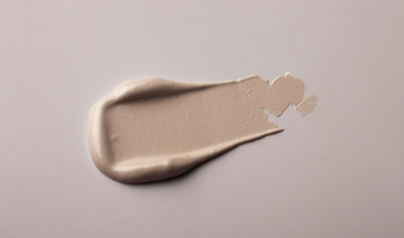 Как почистить воротник пуховика от тонального крема за 5 минут: без разводов и стирки всей куртки