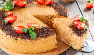 Вафельный торт с варёной сгущёнкой: готовим за 15 минут без духовки и сложных ингредиентов