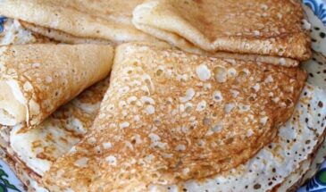 Дрожжевые блины на кипятке: необычный рецепт для Масленицы