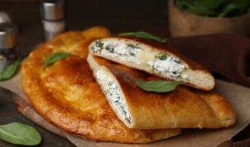 Творог и сыр в тесто — через полчаса на столе румяные хачапури: вкуснее пирожков и сырников