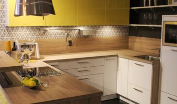 Вертикаль спасёт вашу кухню: дизайнерский секрет, который добавит метр пространства без ремонта