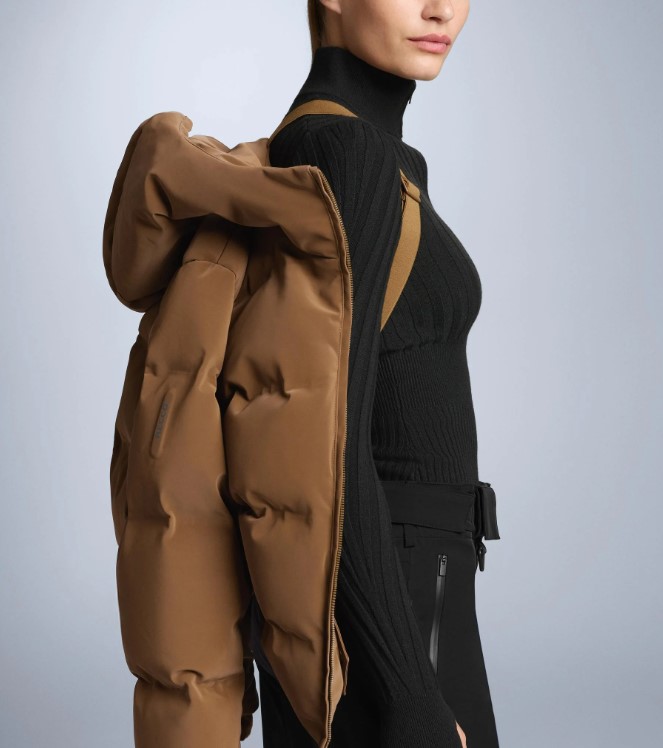 Пятна на пуховике исчезнут за 5 минут: секрет из косметички, который заменит химчистку