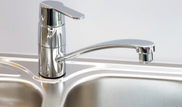 Вонь из раковины уйдёт за 7 минут: метод с двумя копеечными продуктами, о котором молчат сантехники