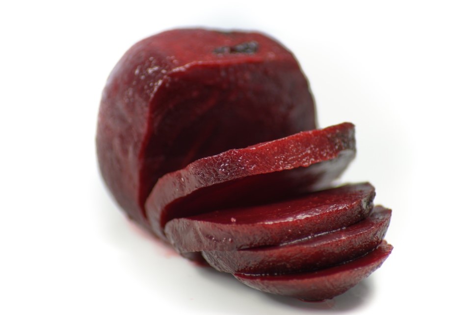 Щедрая щепотка в кипяток — и свёкла готова за 20 минут: нежная, сладкая и без часового ожидания у плиты