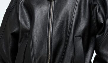 Кожаная куртка после стирки стала как новая: 3 ошибки, которые превратят её в тряпку — и как этого избежать