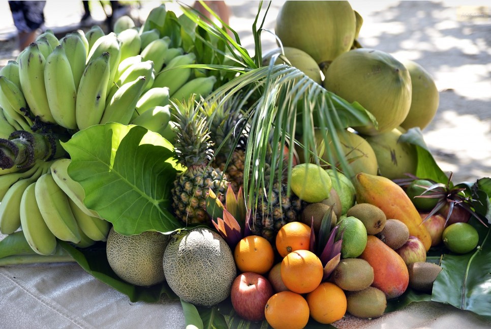 Фрукты на десерт — главная ошибка после обеда: что происходит в желудке и почему вы чувствуете тяжесть уже через 20 минут