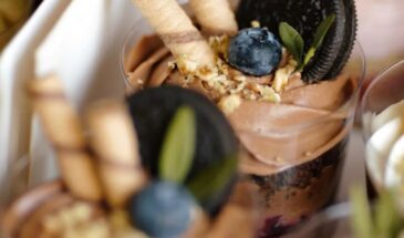 Шоколадно-вишнёвый трайфл с домашней карамелью: десерт, который захочется повторить