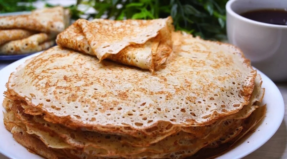 Блины на кипятке, которые никогда не рвутся: секрет ажурного теста