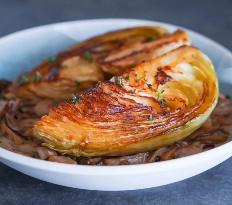 Томленая и запеченная капуста: один секрет превращает обычный овощ в гастрономический шедевр