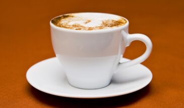 Забудьте о дорогом капучинаторе: одна хитрость с френч-прессом — и ваша молочная пена получится как в кофейне