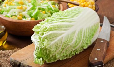 Забудьте про традиционные праздничные салаты: этот рецепт с пекинской капустой покорит всех без варки и лишней суеты