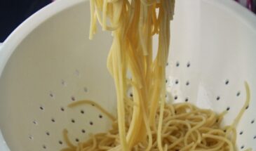 Капните это в воду для макарон — и они больше никогда не слипнутся: повара раскрыли главный секрет