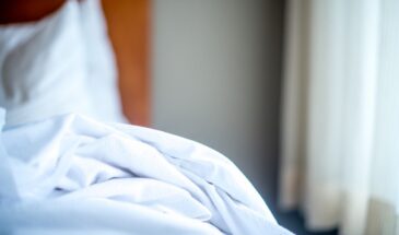 Секрет чистой кожи и здоровых волос: почему ваша подушка портит кожу и как одна как одна простая привычка изменит всё