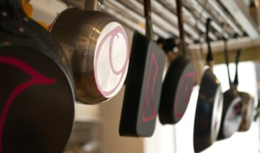 Сковорода как новая за 5 минут: простой трюк с нагревом, о котором молчат хозяйки