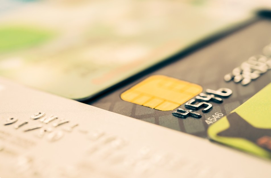 С 1 марта деньги придут иначе: кому прибавят пенсию, а кому запретят автоплатежи