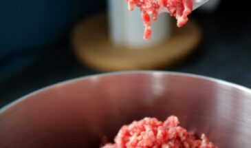 Фарш будет сочным, если делать так: 6 хитростей поваров, которые меняют всё