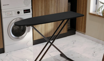 Мятая одежда без утюга: способ с кондиционером, который разглаживает за пару минут