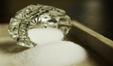 Соль не только для еды: 10 неожиданных способов применения в быту, о которых вы не знали
