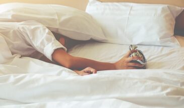 Просыпаетесь в 4 утра и не можете уснуть? Не бессонница — тело просит это. Сделайте 7 минут и уснёте