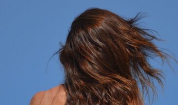 2 капли в шампунь — и волосы свежие почти неделю: зимний лайфхак, о котором молчат парикмахеры