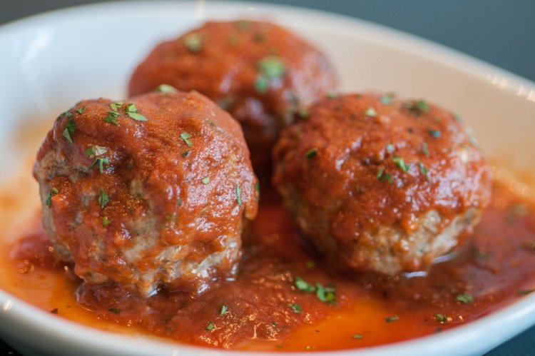 Гречка внутри тефтелей — гениальный лайфхак: ужин готов за 20 минут, а семья просит добавки