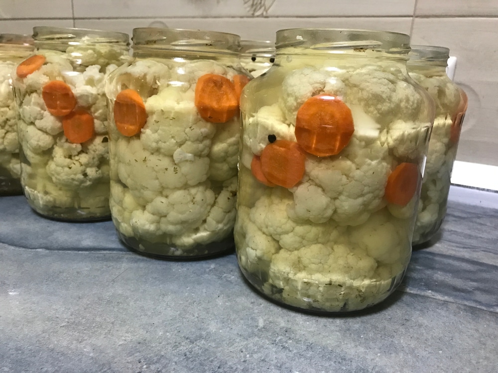 Маринованная цветная капуста, которая исчезает из банки за минуту: рецепт, где всё получается с первого раза