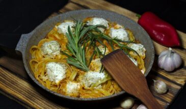 Секрет идеальной пасты за 20 минут: как приготовить сливочные гнёзда с курицей и грибами, от которых семья будет в восторге, а вы сэкономите силы и время