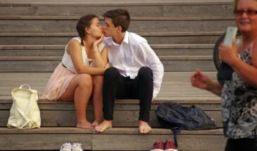 «Он меня целует, потому что любит…», а «если бьет», значит тоже «любит»: ВЦИОМ рассказал о парадоксах российской любви