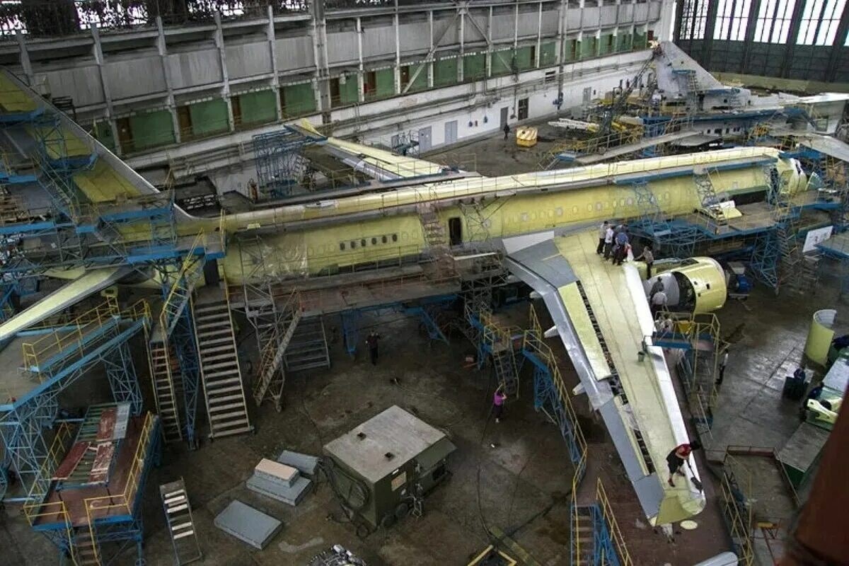 Несгибаемый Ту-214: либералы били – не добили, «эффективные менеджеры» воровали — подавились