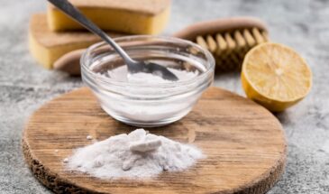 Не покупайте «Комет» и «Пемолюкс» — смешайте 3 продукта из кухни, и пригоревшая кастрюля засверкает за 5 минут