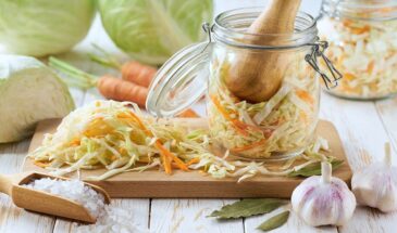 Февральская капуста хрустит лучше осенней: 4 рецепта, по которым солим всей семьёй — гости не верят, что это не из погреба