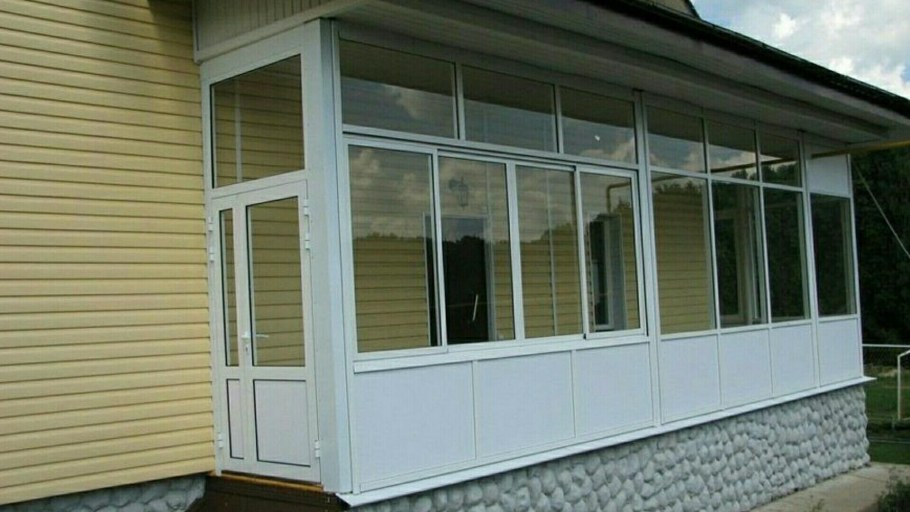 Глицерин из аптеки за копейки: мойте окна в марте этим способом — останутся чистыми до самой осени