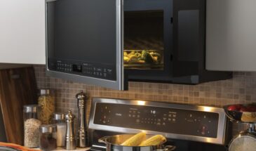 Паровой взрыв: микроволновка отмоется сама за 5 минут