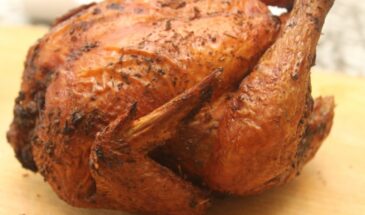 Курица целиком без масла: как запечь с хрустящей корочкой, используя только соль