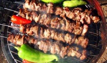 Шашлык без уксуса: секрет поваров, который делает мясо сочным, а не сухим