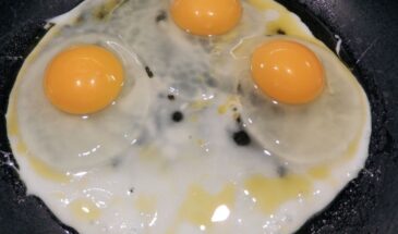 Яичница под запретом: одна ошибка на завтрак, которая вредит желудку и сосудам, хотя вы просто жарите яйца