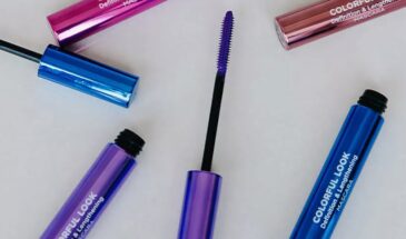 Забыли про чёрную тушь: цветная делает взгляд моложе за один мазок