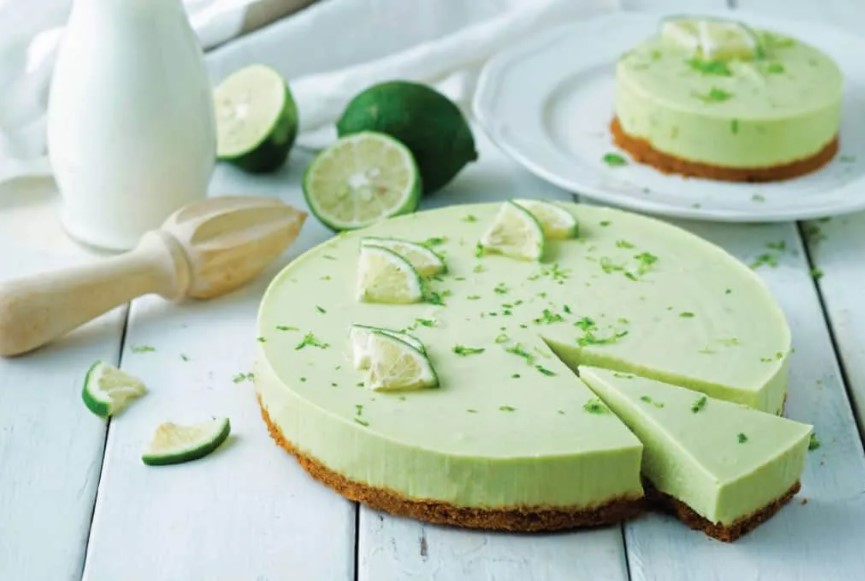 С авокадо и лаймом: чизкейк без выпечки и сахара, который тает во рту и не портит фигуру