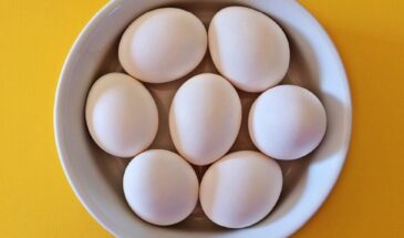 Секрет солнечных пасхальных яиц: эта специя заменит химические красители